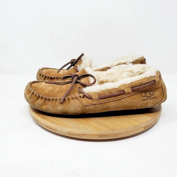 UGG Dakota Slippers Womens 5 Brown Suede Slip On Shearling Lined Moc Toe Shoes - Picture 1 of 11